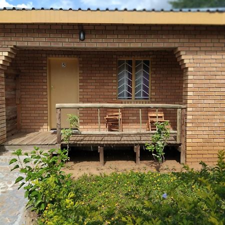 Sunshinevibe Guest House 카사네 외부 사진