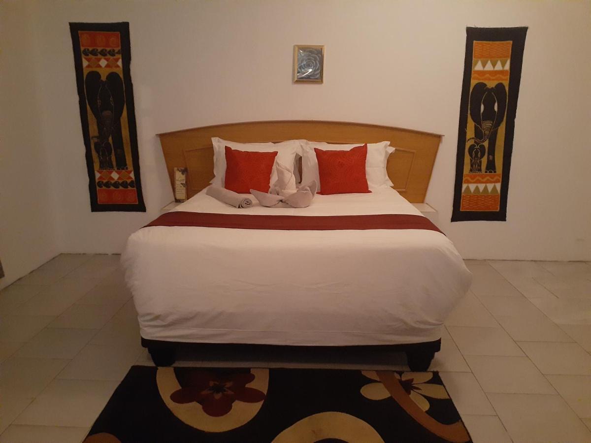 Sunshinevibe Guest House 카사네 외부 사진