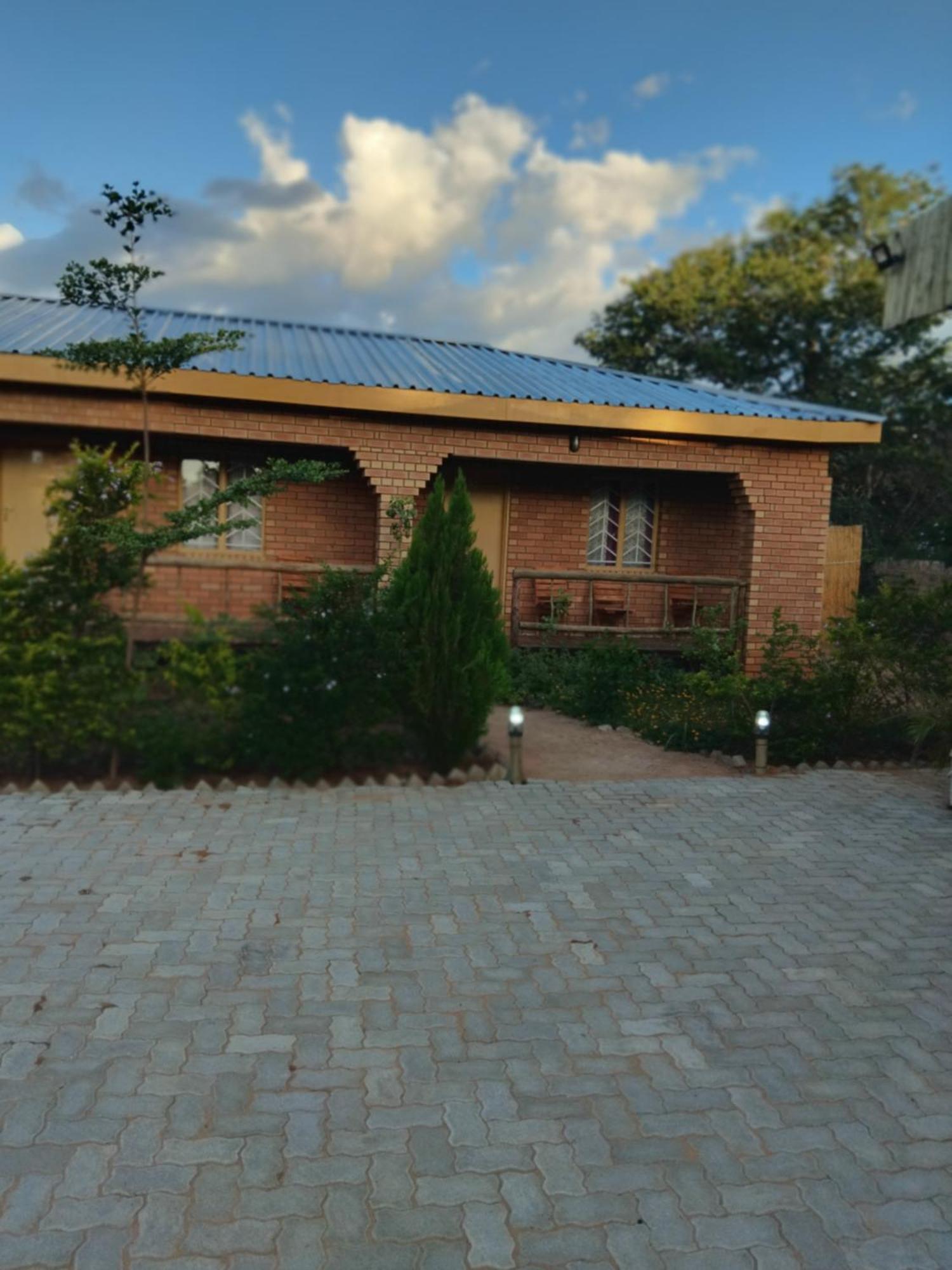 Sunshinevibe Guest House 카사네 외부 사진