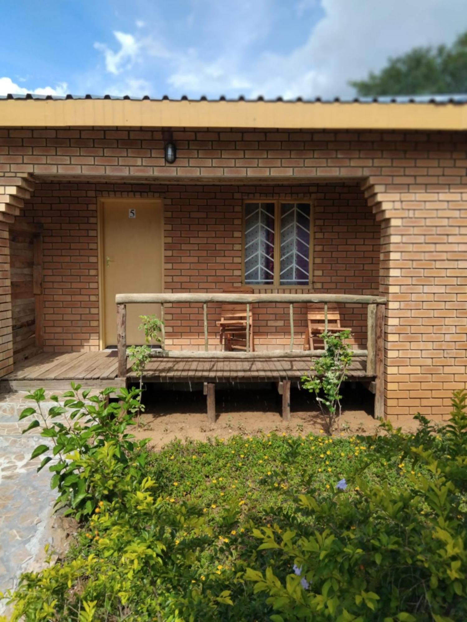 Sunshinevibe Guest House 카사네 외부 사진