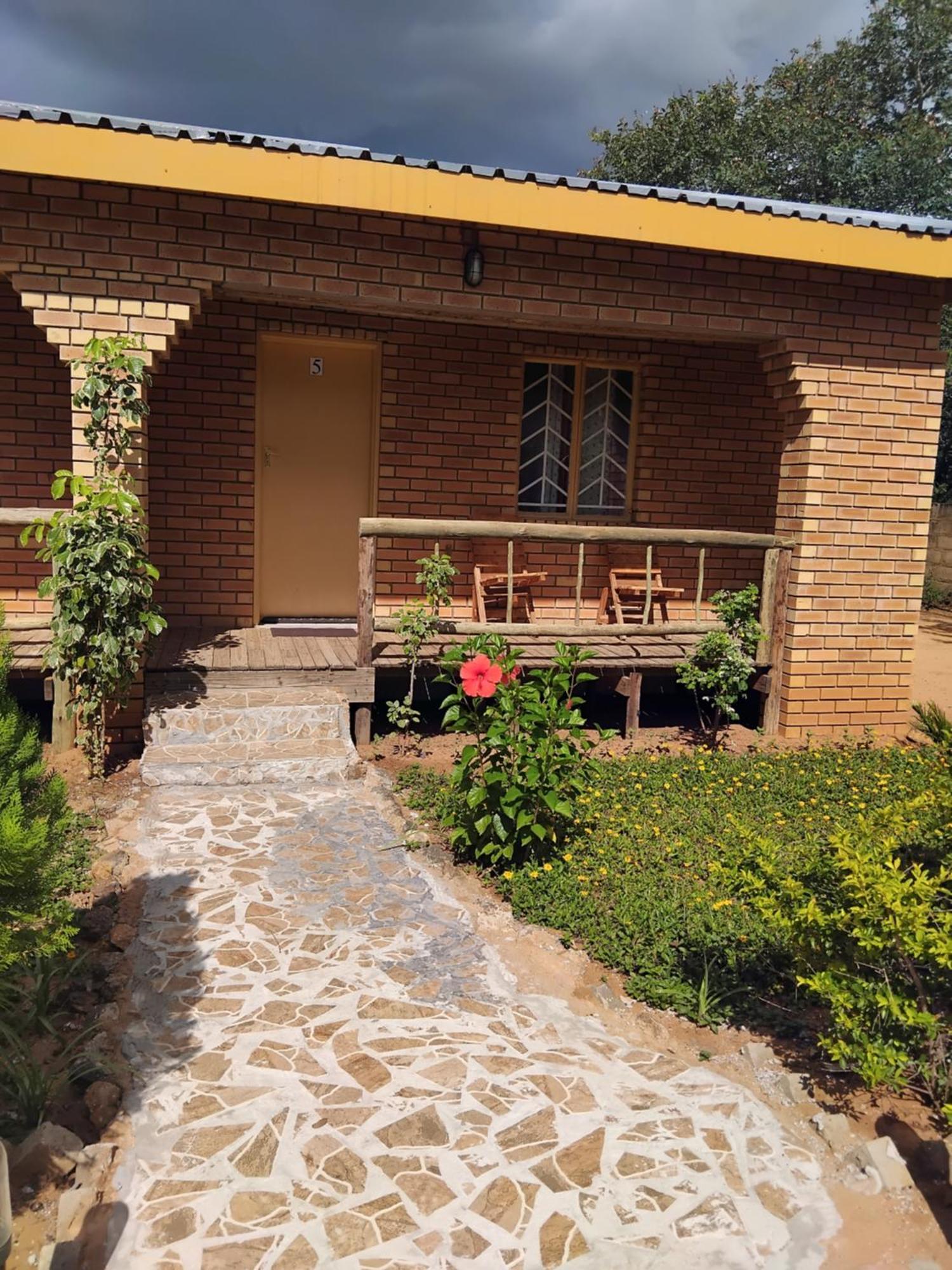 Sunshinevibe Guest House 카사네 외부 사진